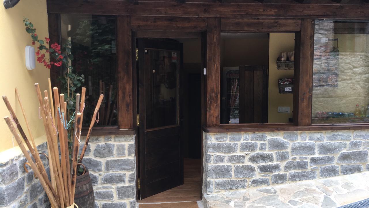 Albergue Villa De Бульнес Экстерьер фото